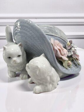 Royal Albert 2 Kittens Under a Hat Musical Cat Figurine "My Favorite Things"